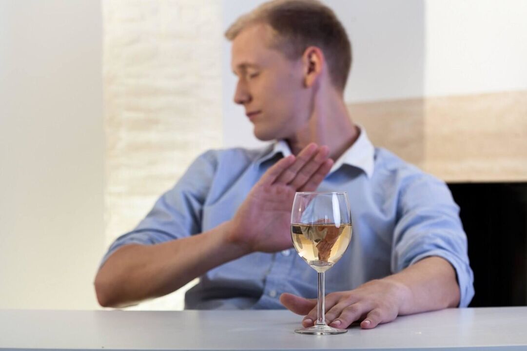 Po uświadomieniu sobie problemu mężczyzna może sam przestać pić alkohol